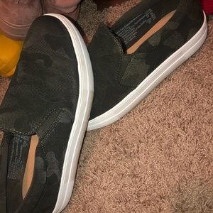 Brash camo slip on! Worn once!